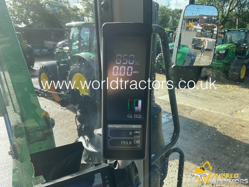 John Deere 6100 M الجرارات