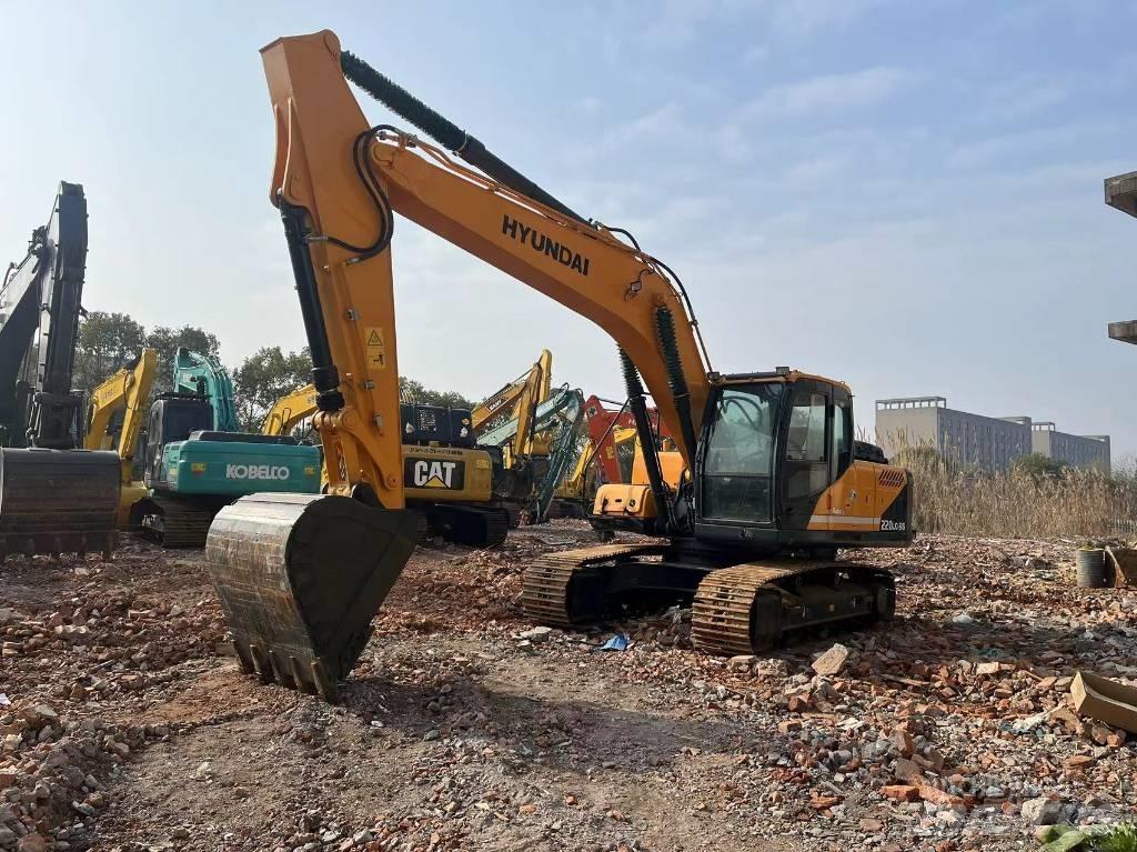 Hyundai R220 حفارات زحافة