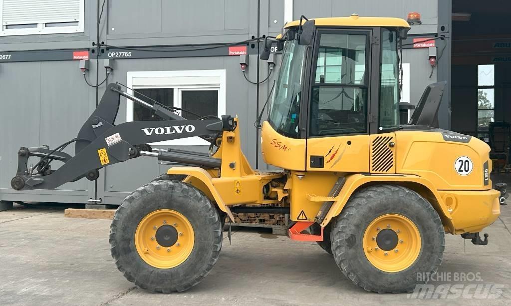 Volvo L 35 G لوادر انزلاقية التوجيه
