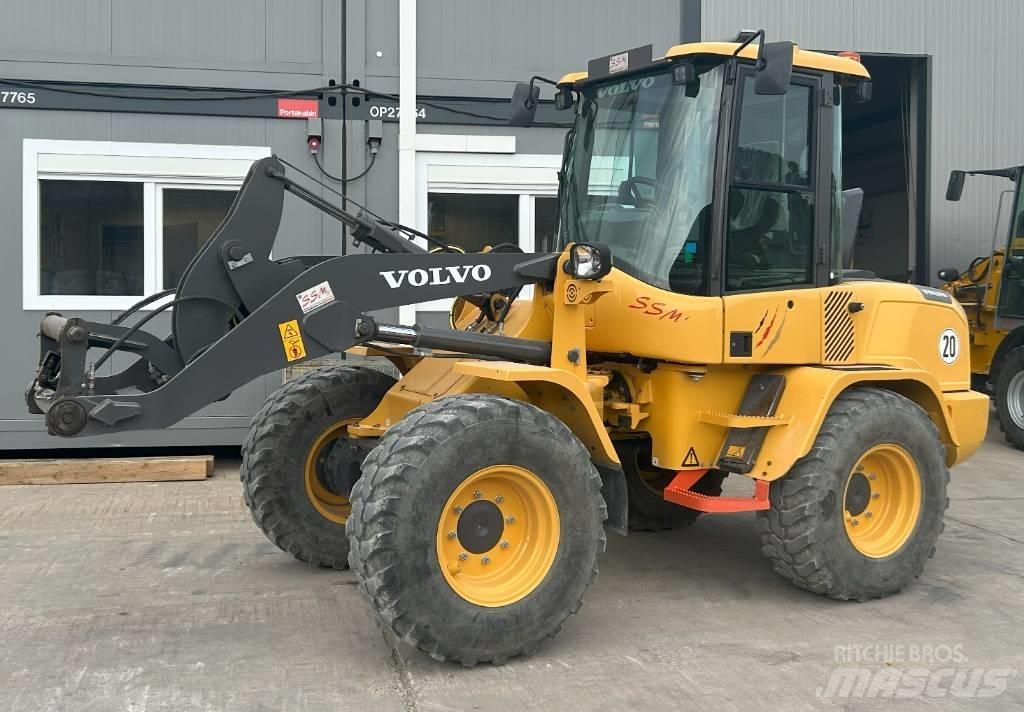 Volvo L 35 G لوادر انزلاقية التوجيه