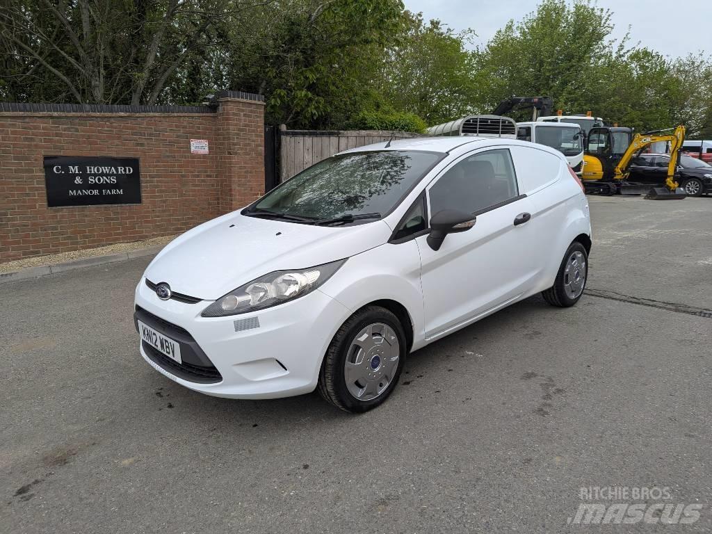 Ford Fiesta Van شاحنة مقفلة