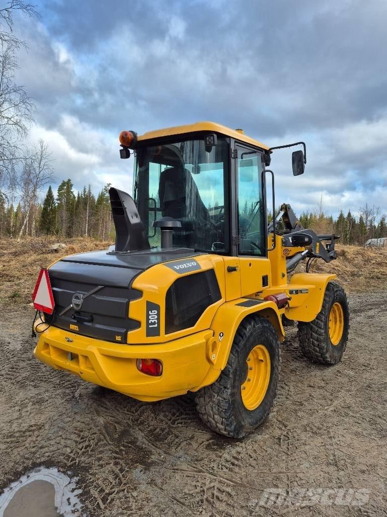 Volvo L 30 G لوادر بعجل