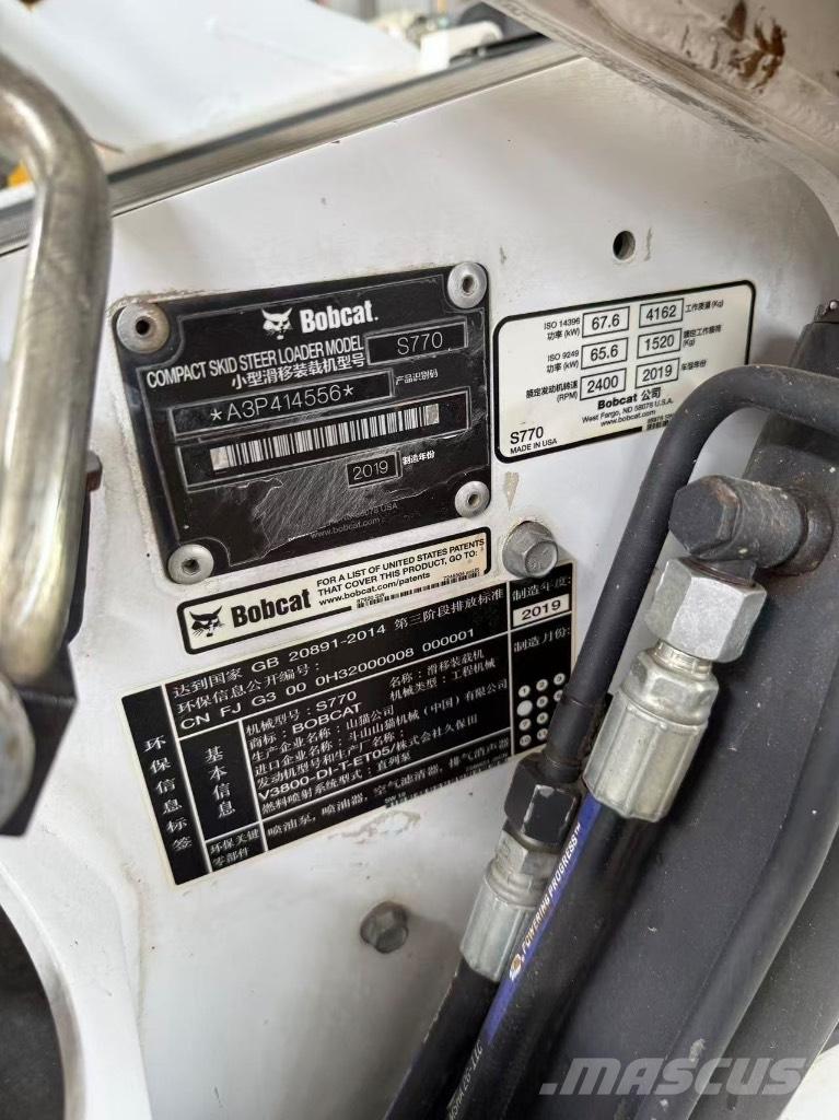 Bobcat S 770 لوادر انزلاقية التوجيه