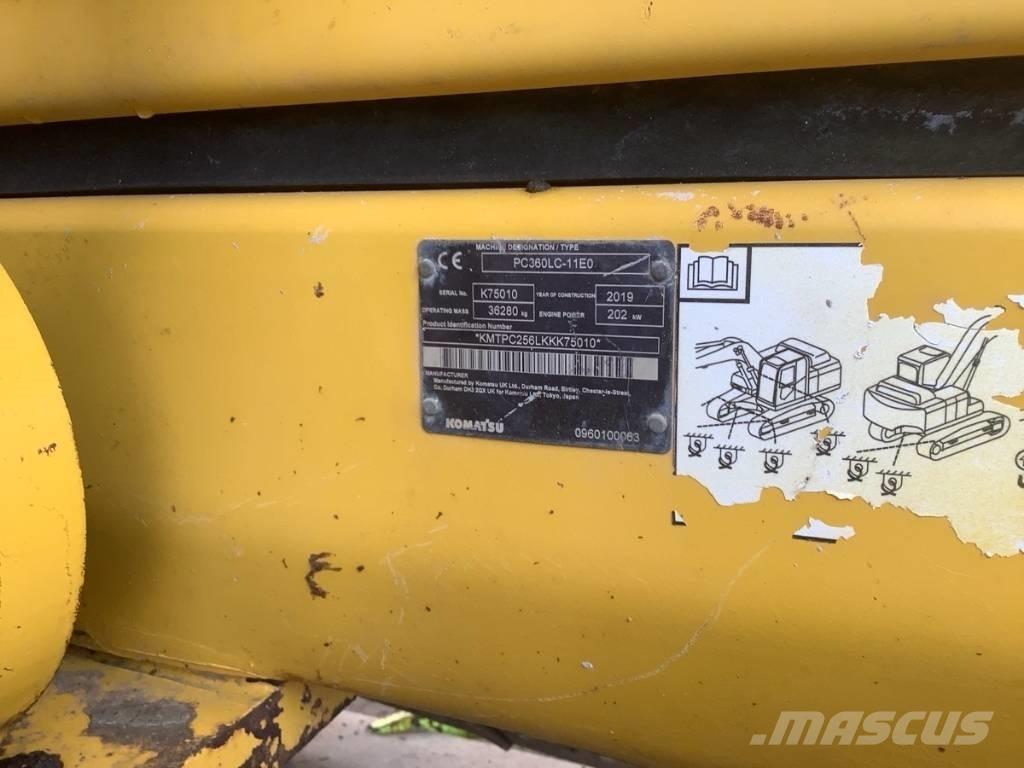 Komatsu PC 360 LC-11 حفارات زحافة