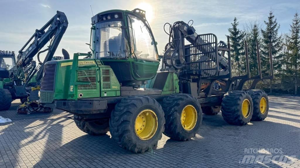 John Deere 1110 E شاحنات