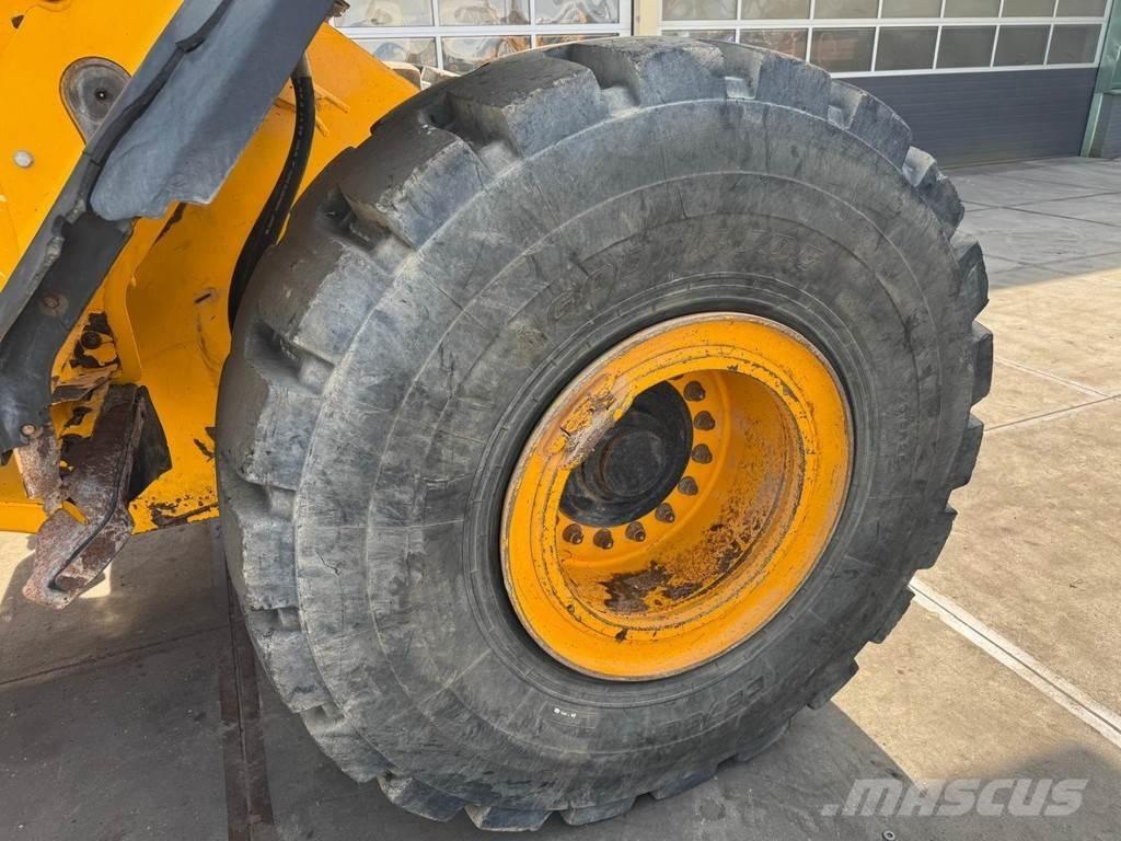 JCB 457 لوادر بعجل