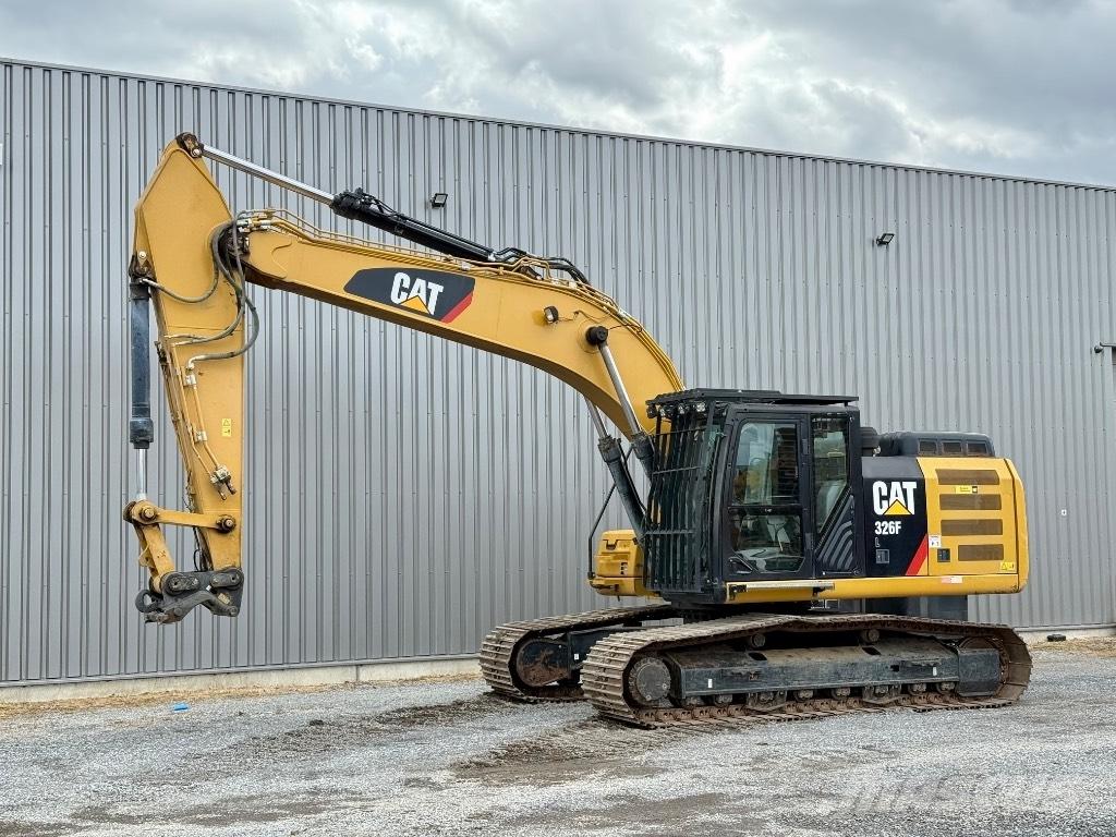 CAT 326 F L حفارات زحافة