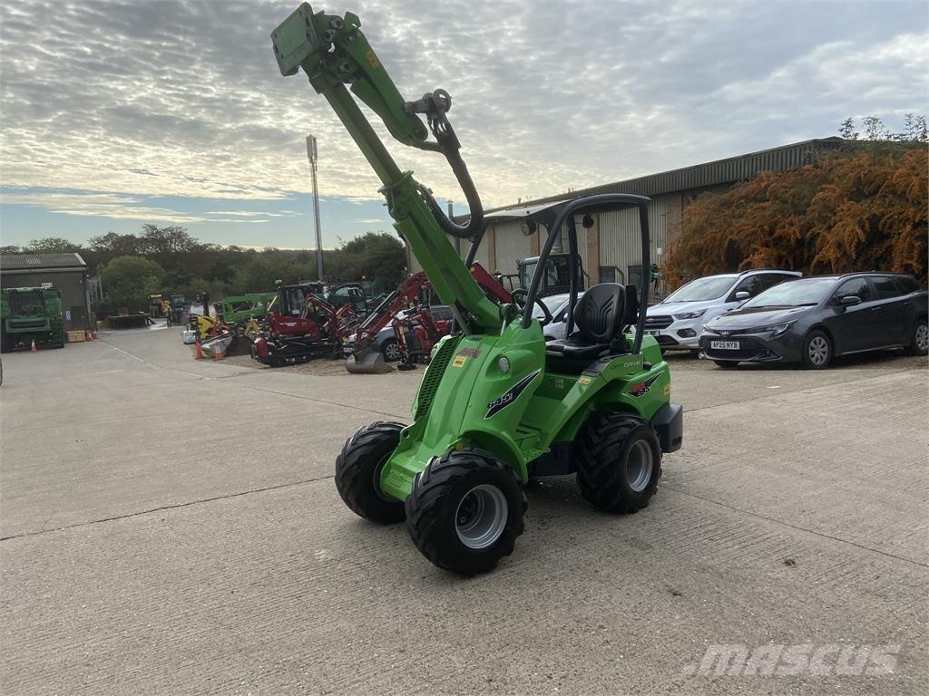 Avant 645I لوادر بعجل