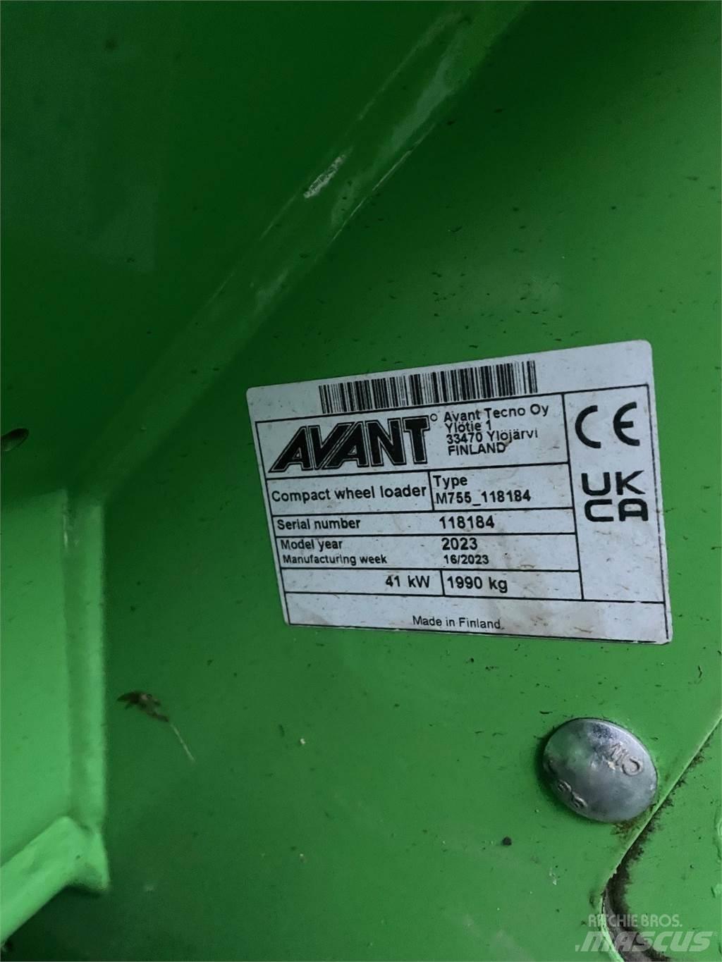 Avant AV 755I لوادر بعجل