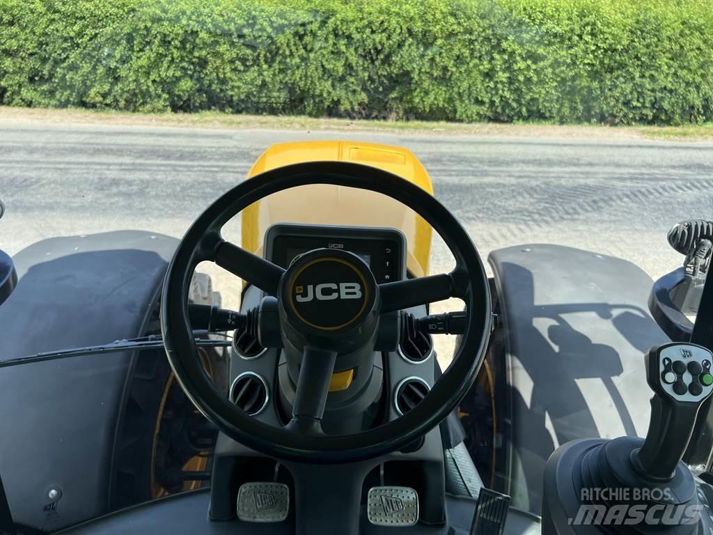 JCB 4220 FASTRAC الجرارات