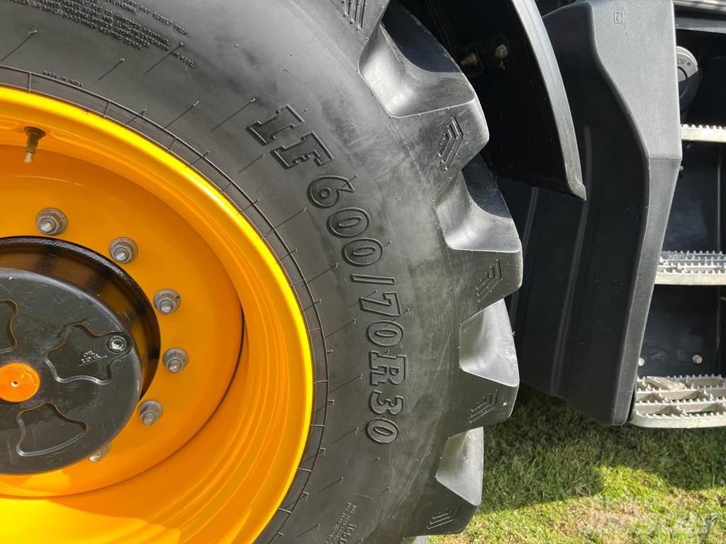 JCB 4220 FASTRAC الجرارات