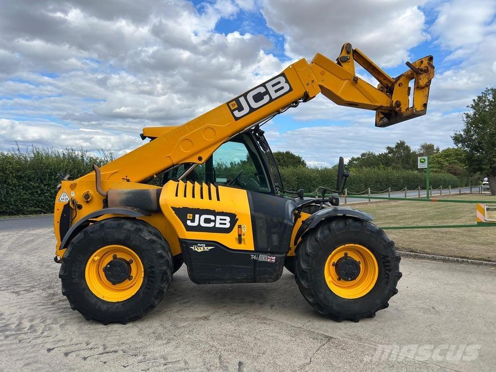 JCB 541-70 معدات مناولة لأغراض الزراعة
