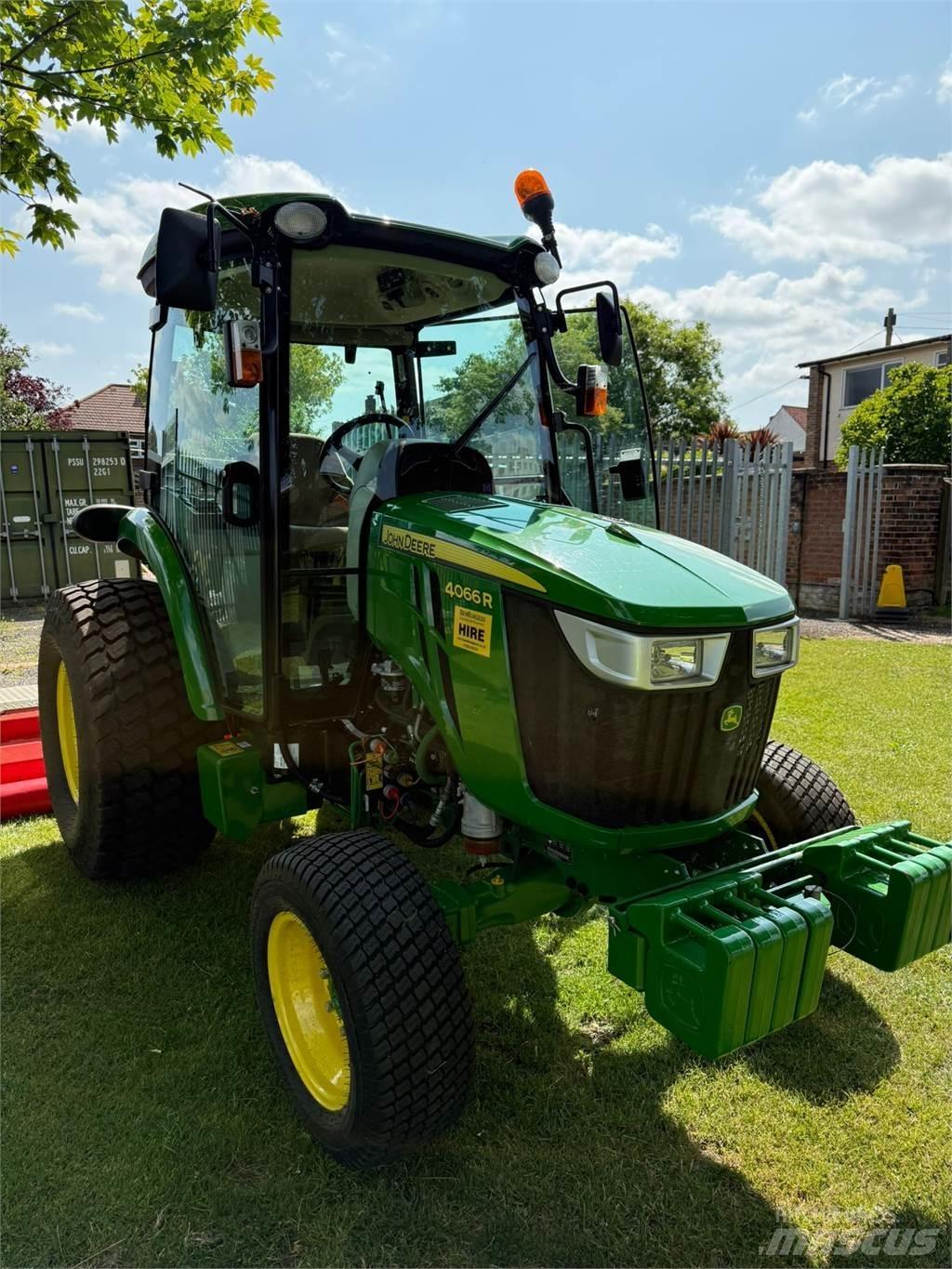 John Deere 4066R جرارات مدمجة