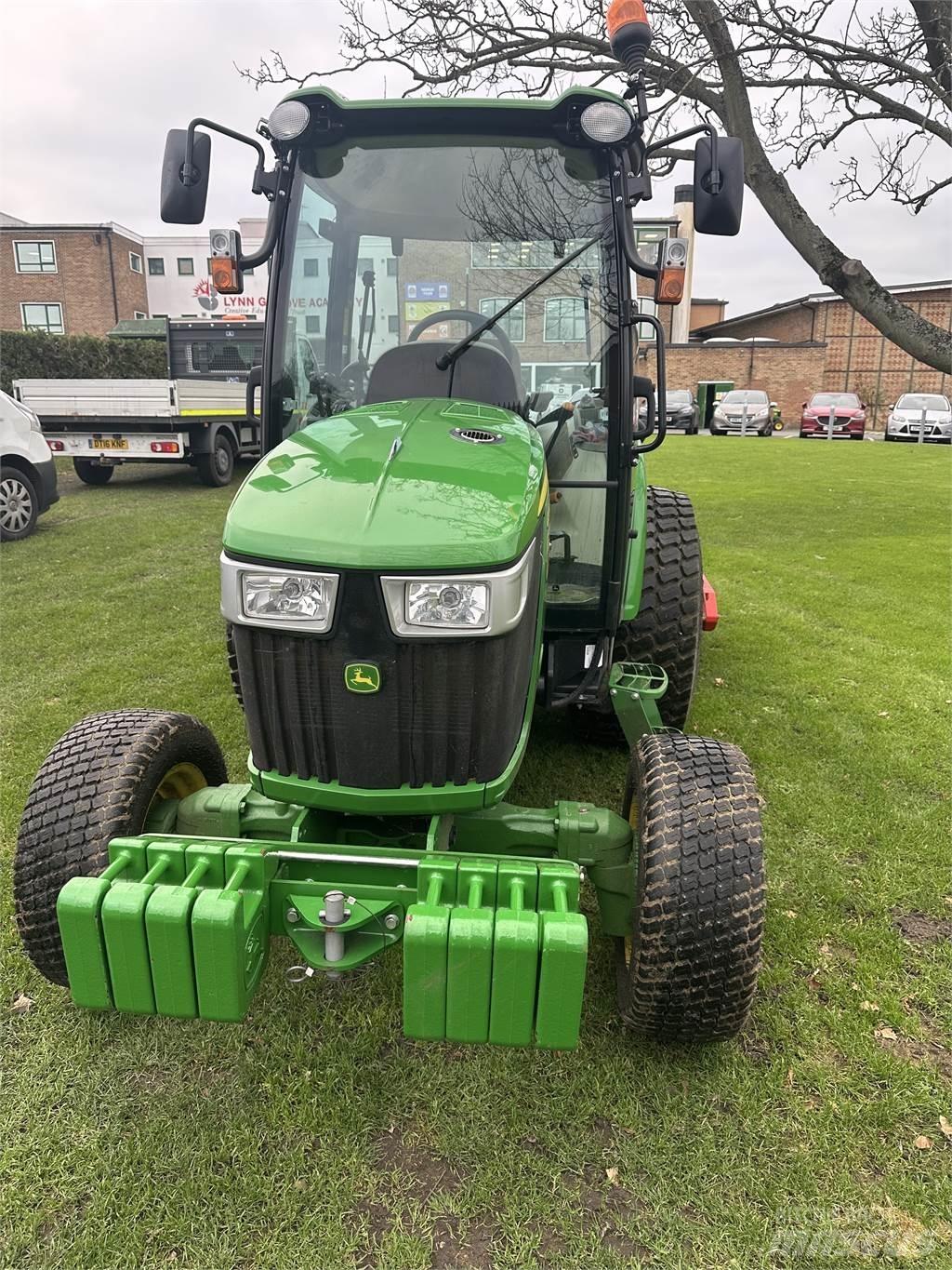 John Deere 4066R جرارات مدمجة