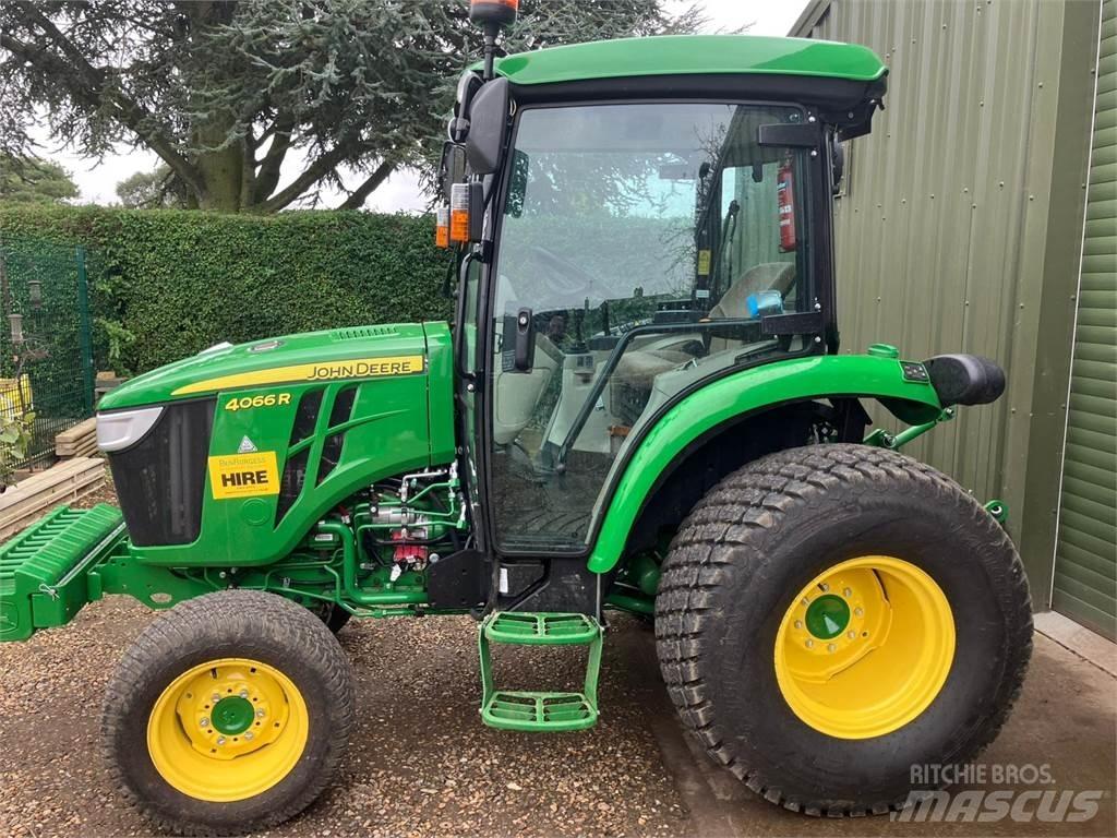 John Deere 4066R جرارات مدمجة