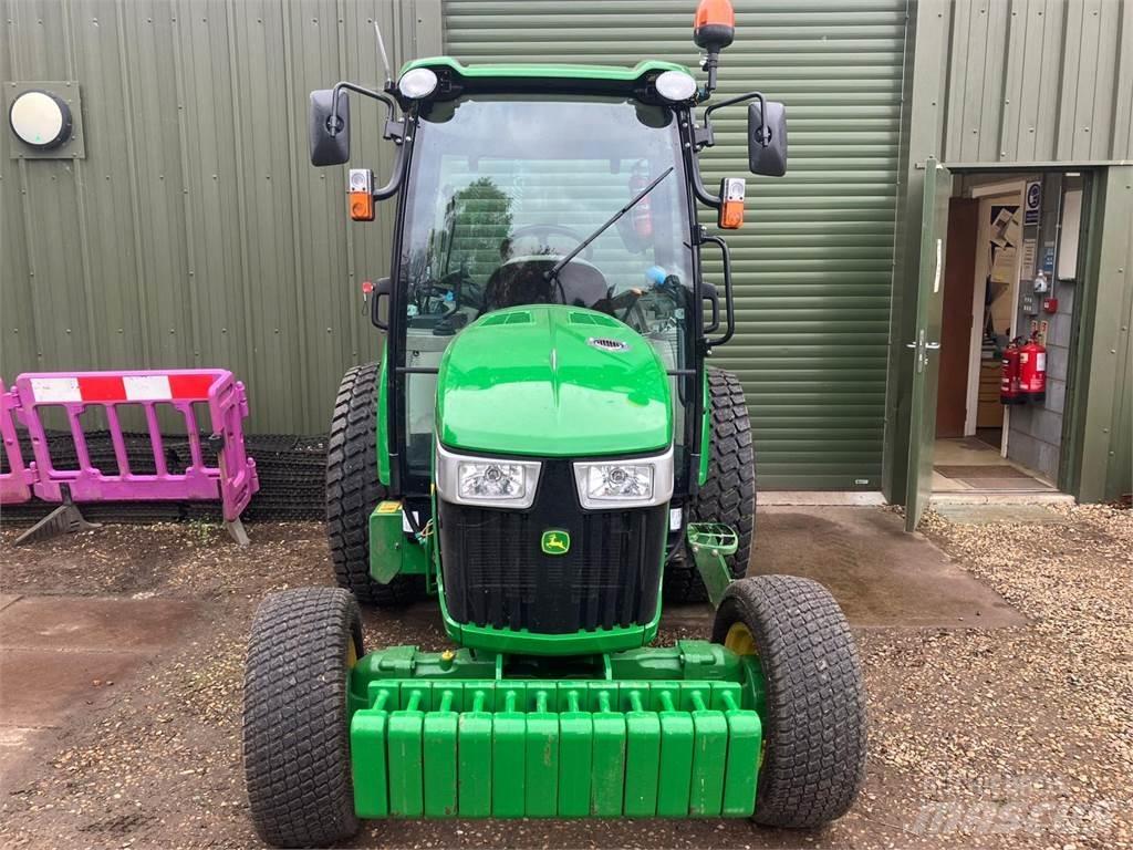 John Deere 4066R جرارات مدمجة