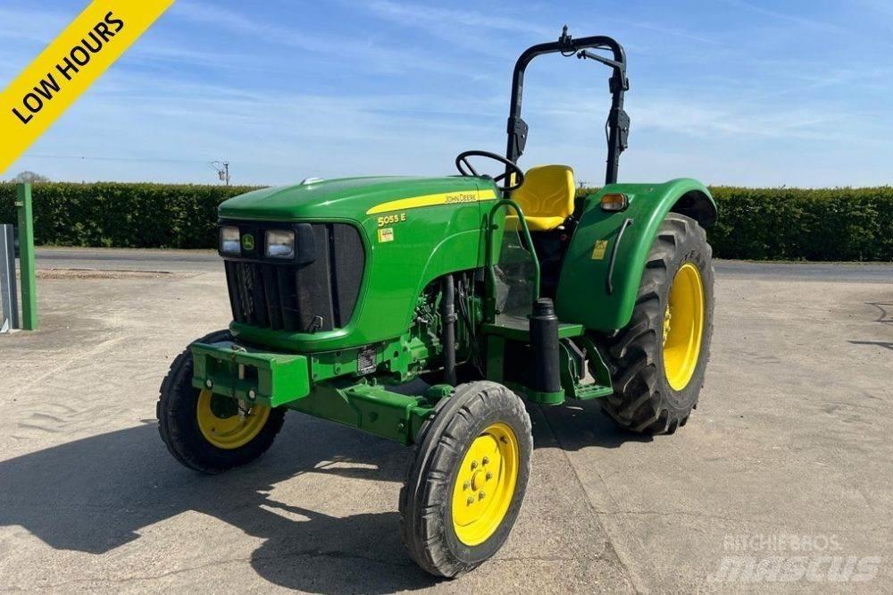 John Deere 5055E الجرارات