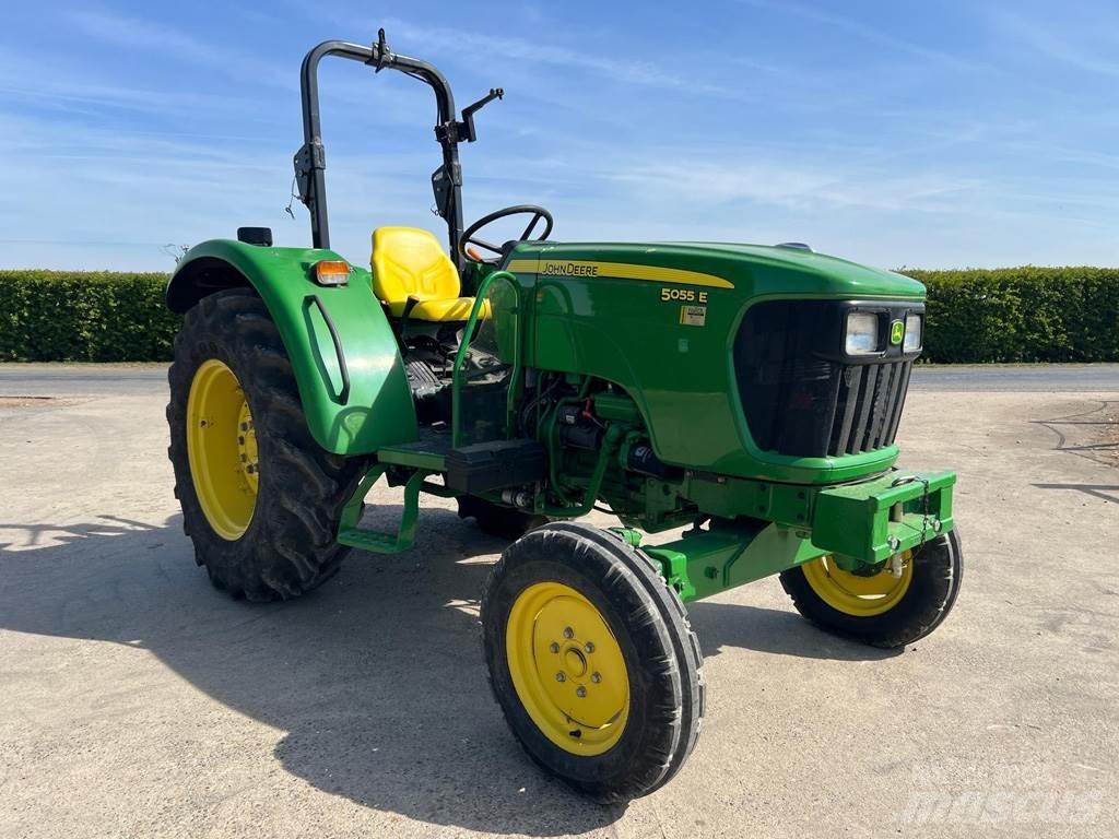 John Deere 5055E الجرارات