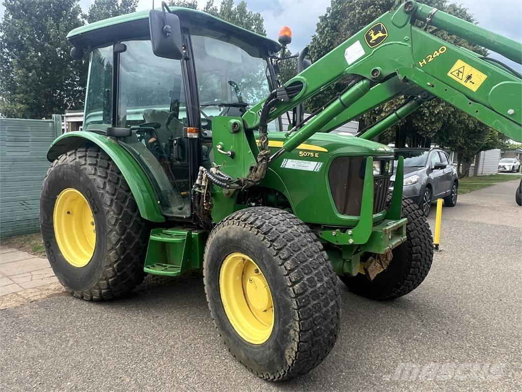 John Deere 5075E الجرارات