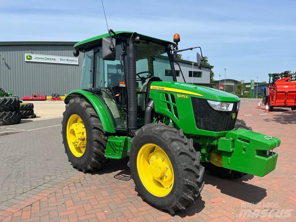 John Deere 5075E الجرارات