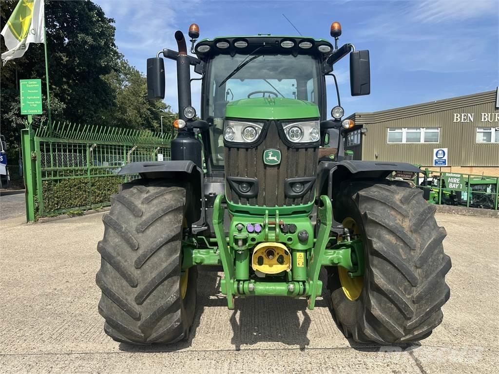 John Deere 6215R الجرارات
