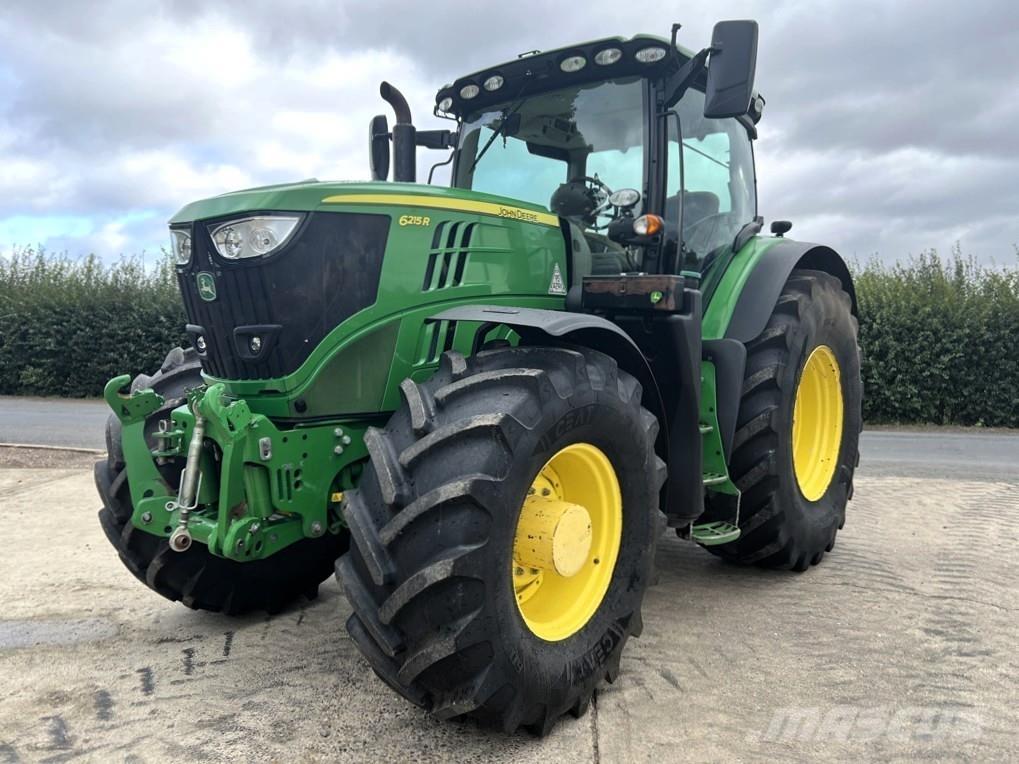John Deere 6215R الجرارات