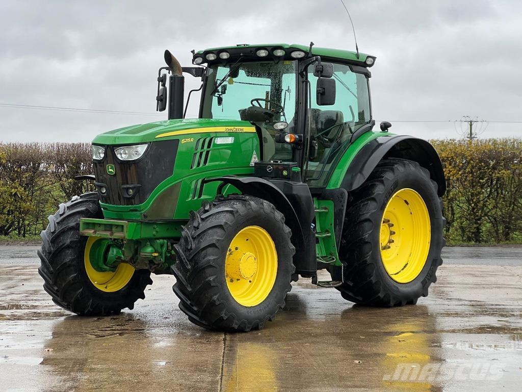 John Deere 6215R الجرارات