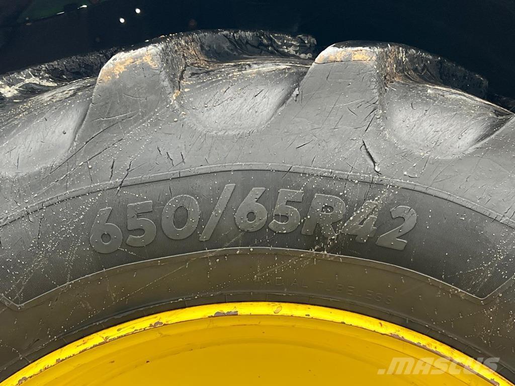 John Deere 6215R الجرارات