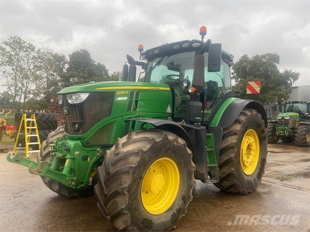 John Deere 6250R الجرارات