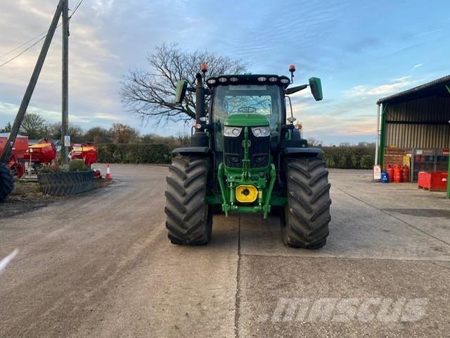 John Deere 6R215 الجرارات