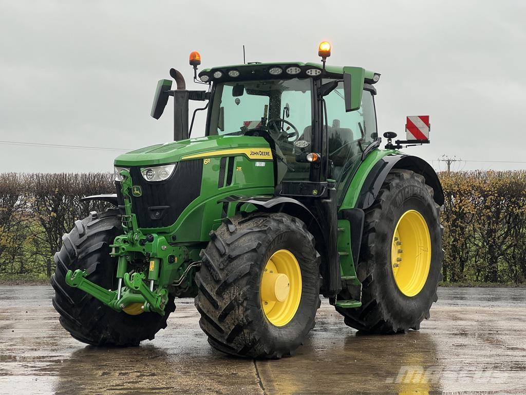 John Deere 6R215 الجرارات