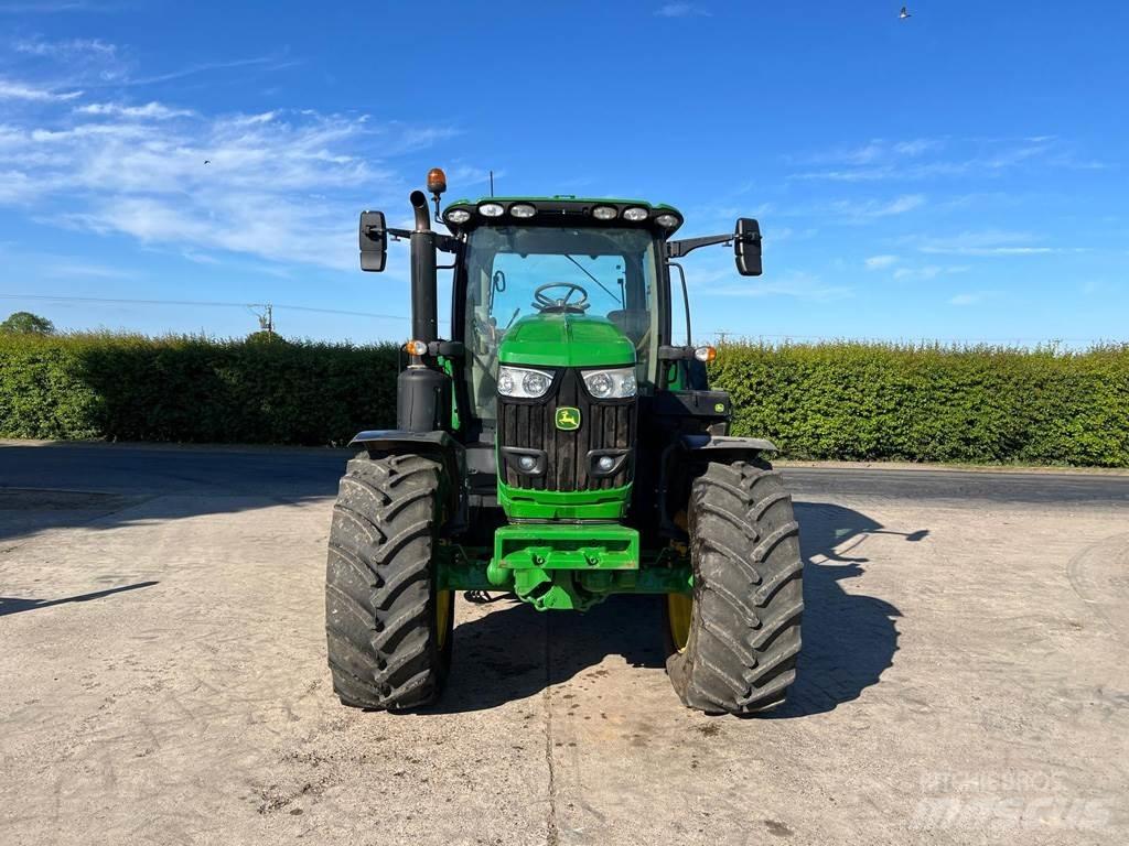 John Deere 6R215 الجرارات