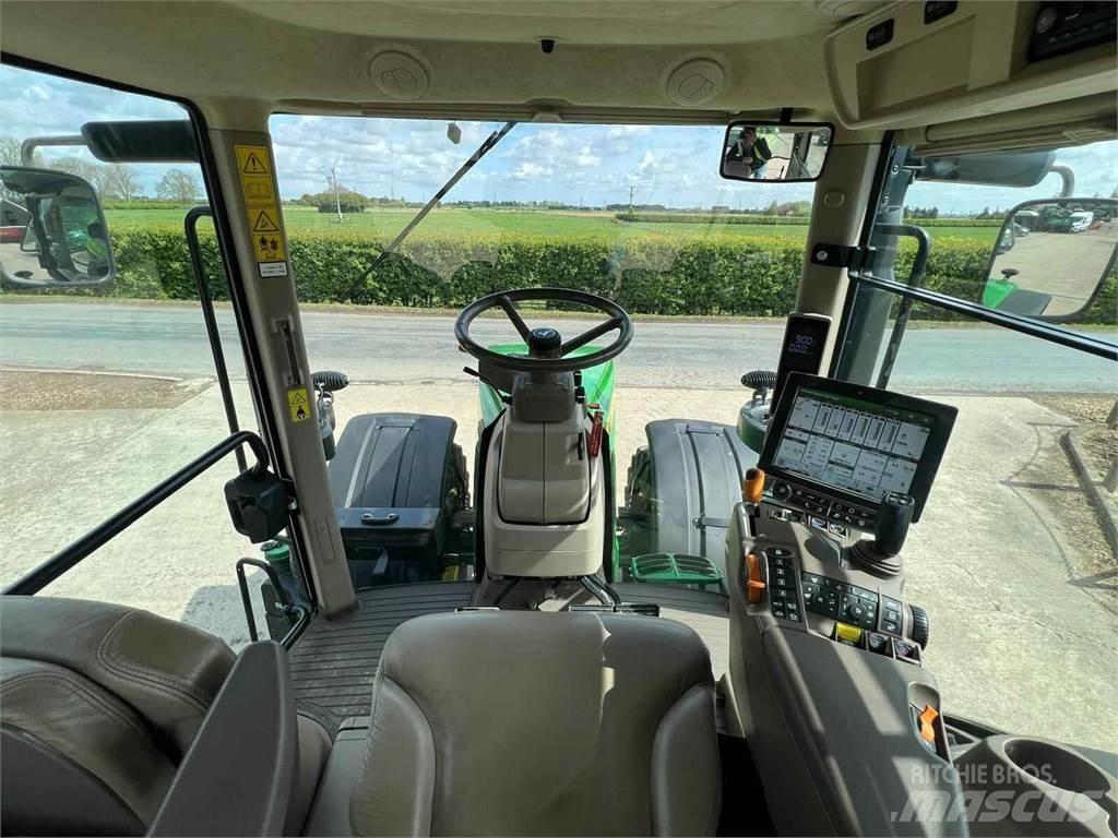 John Deere 7310R الجرارات