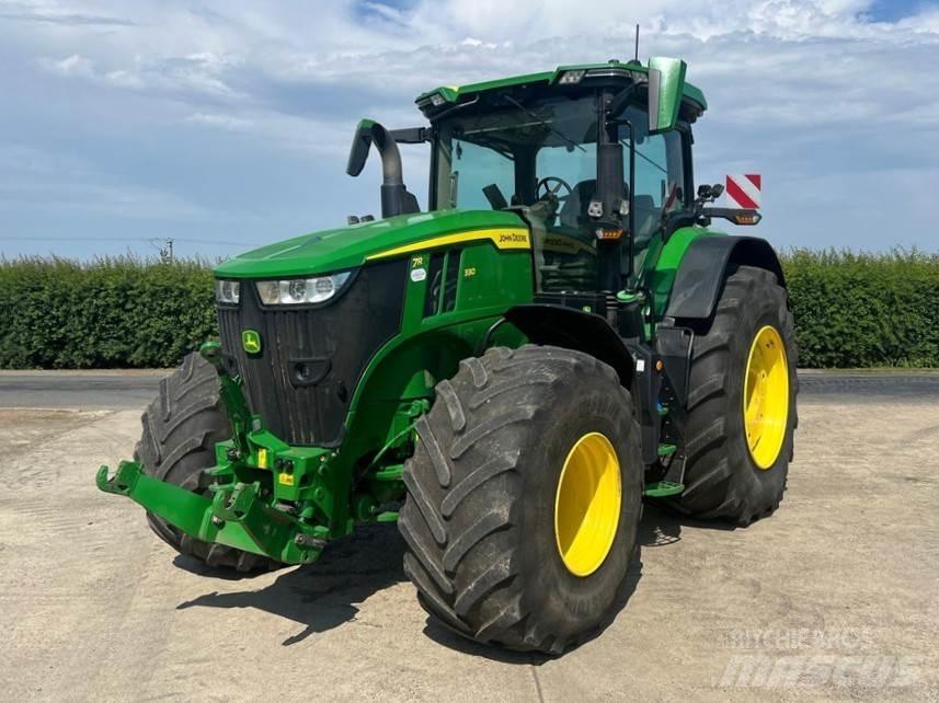John Deere 7R330 الجرارات