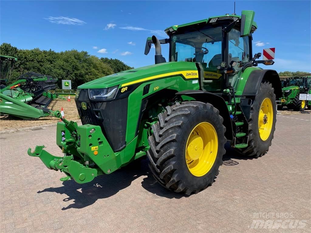John Deere 8R370 الجرارات