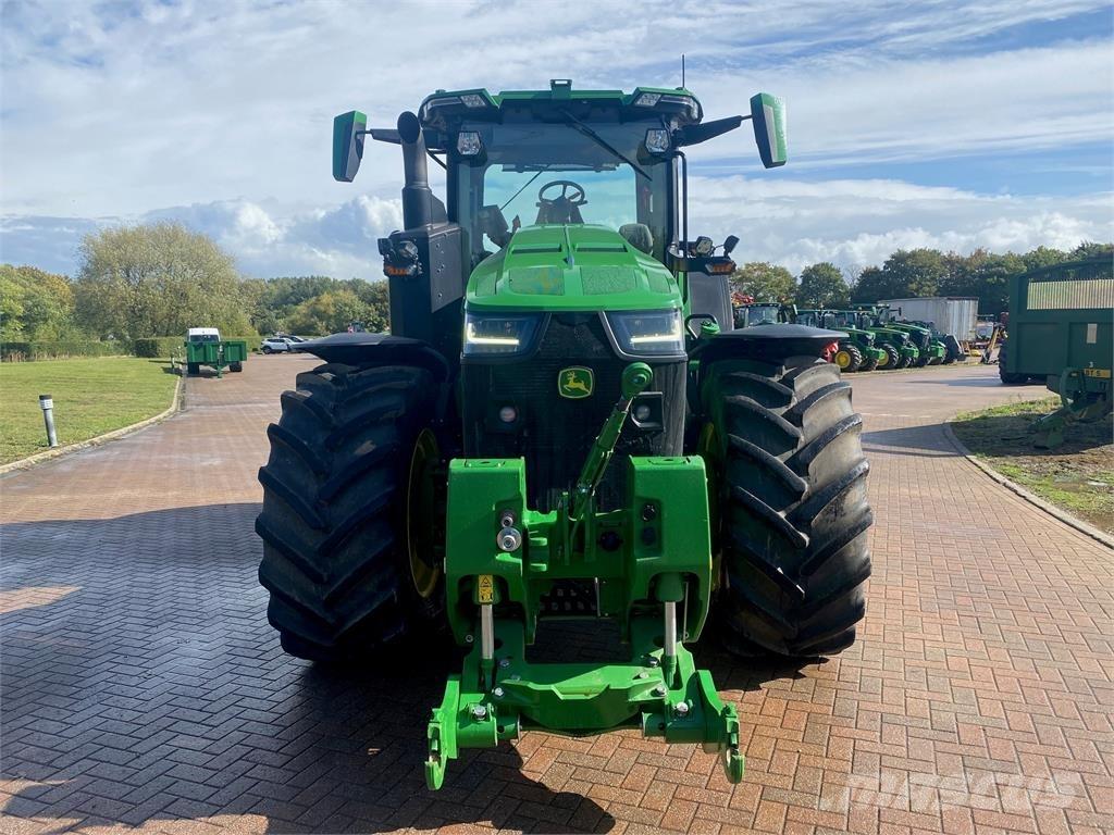 John Deere 8R370 الجرارات