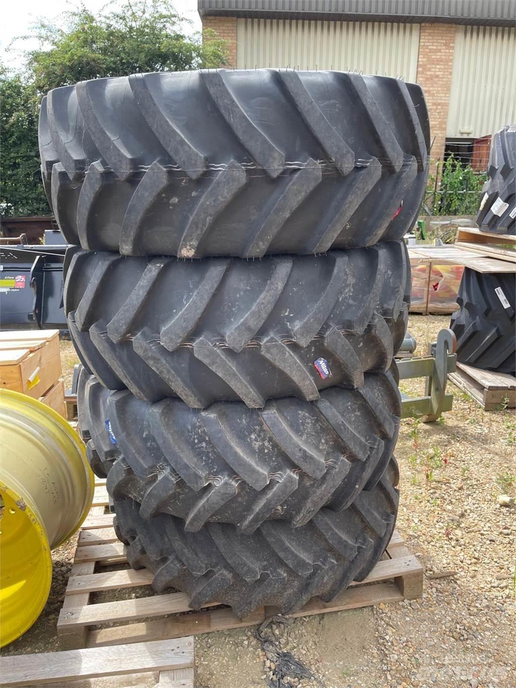John Deere TYRES ماكينات زراعية أخرى