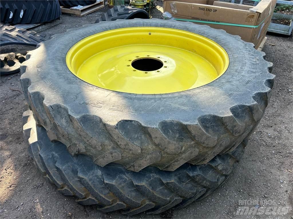 John Deere TYRES ماكينات زراعية أخرى