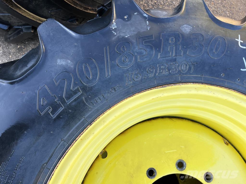 John Deere WHEELS ماكينات زراعية أخرى