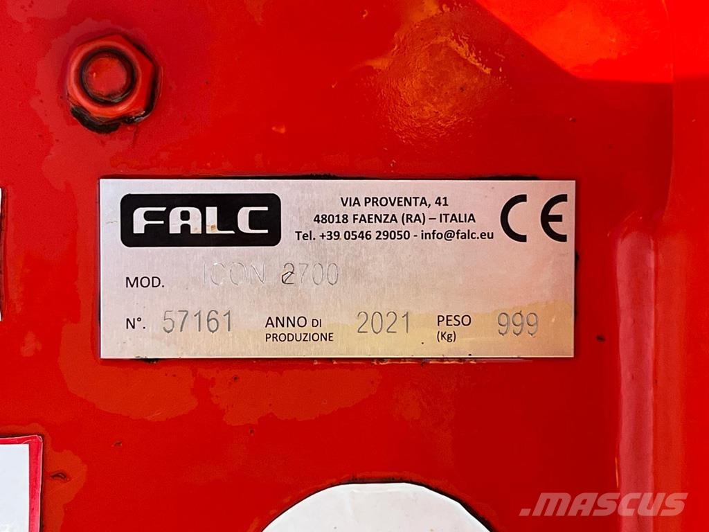 Krm ICON 2700S جزازات وأغطية المراعي