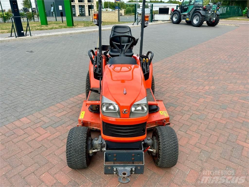 Kubota BX2350 جرارات مدمجة