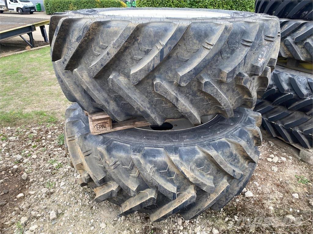 Kuhn 600/65R38 الإطارات والعجلات والحافات