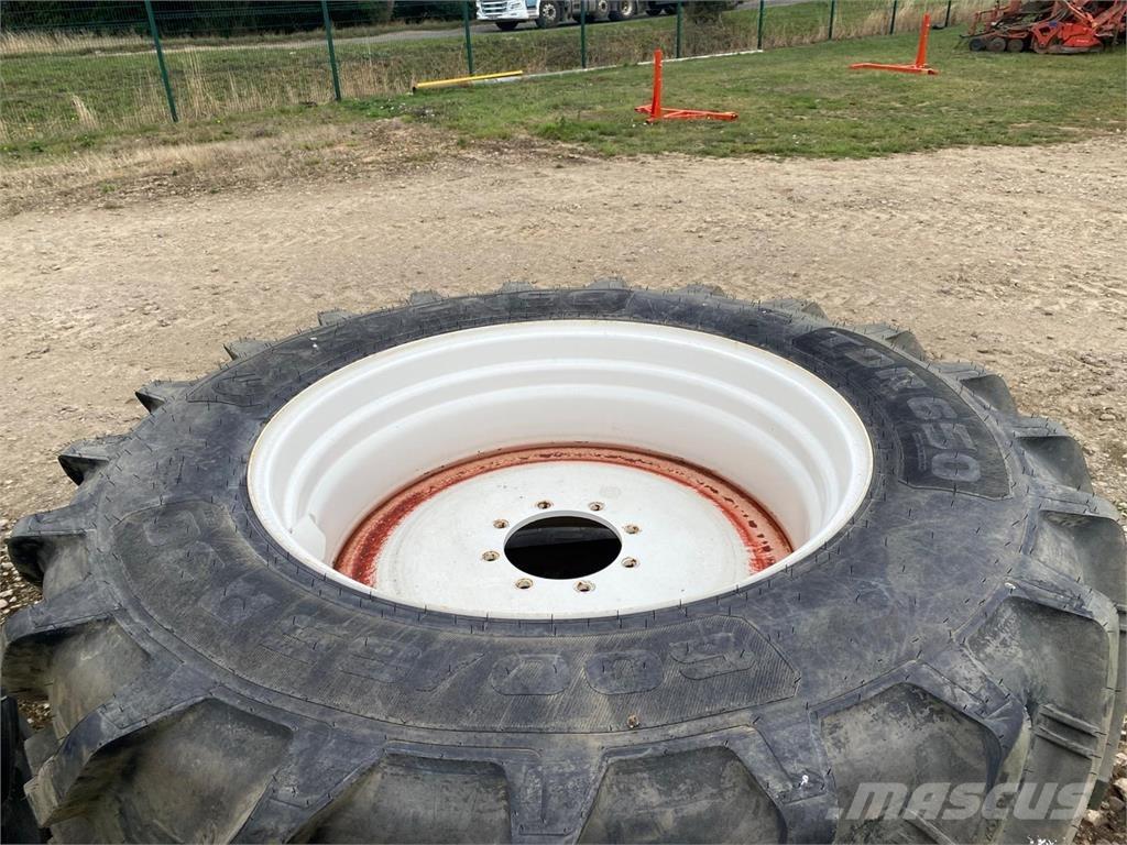 Kuhn 600/65R38 الإطارات والعجلات والحافات