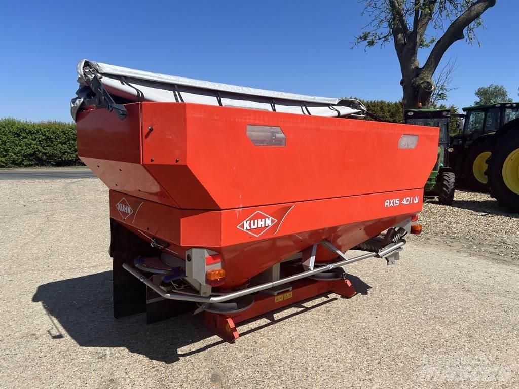 Kuhn AXIS 40.1WT معدات فرد المواد المعدنية
