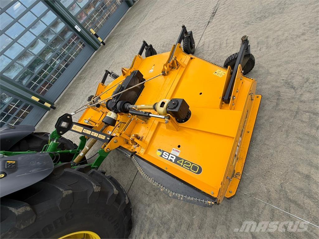 McConnel SR420 جزازات وأغطية المراعي