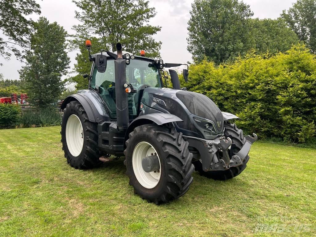 Valtra T234 الجرارات