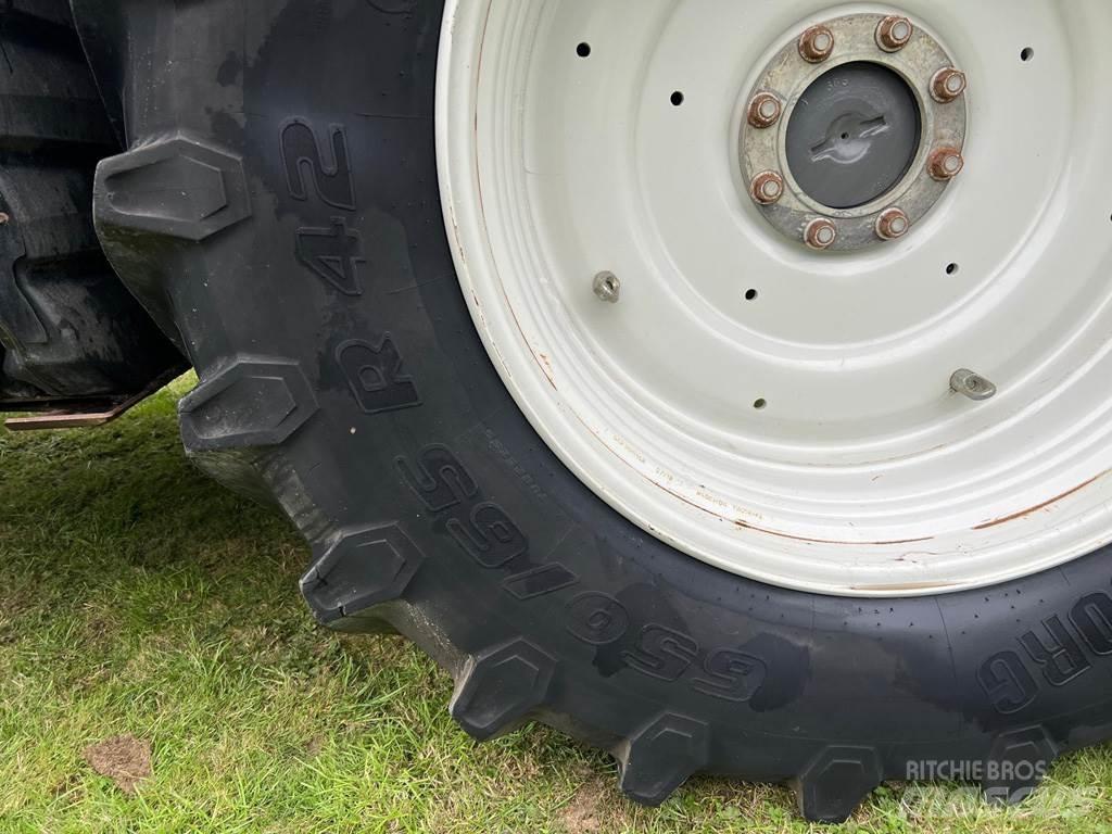 Valtra T234 الجرارات