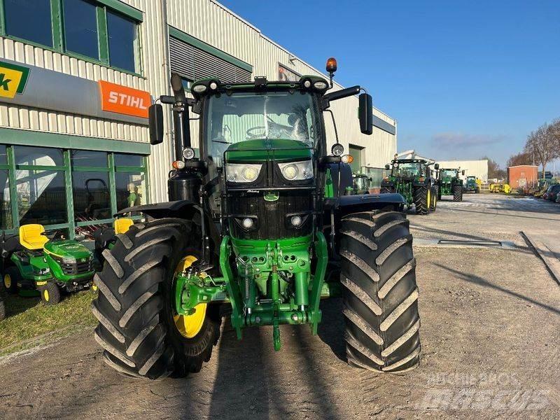 John Deere 6215R الجرارات