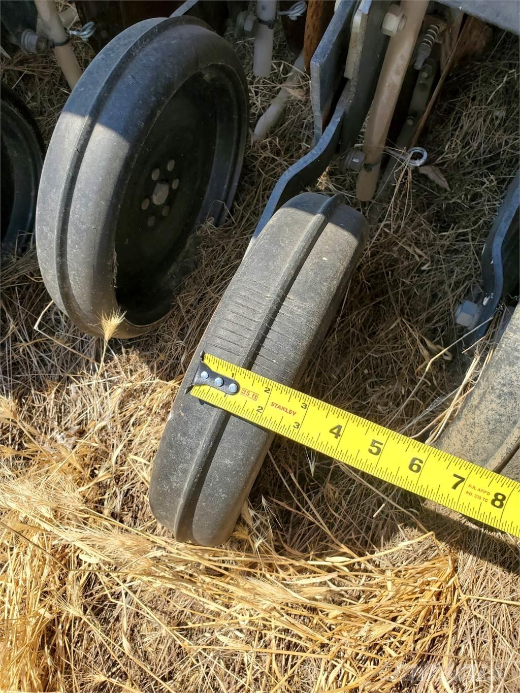 CASE 5400 ماكينات وملحقات البذر الأخرى