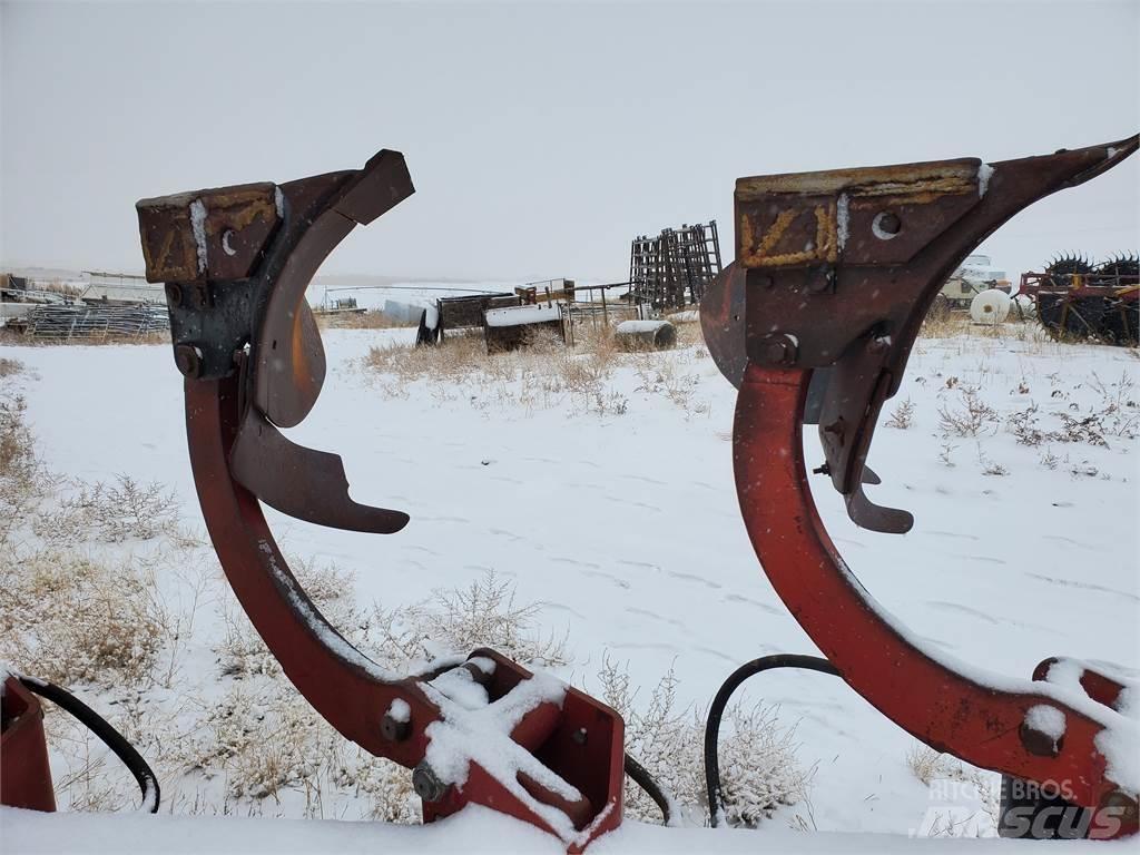 Case IH 145 محاريث تقليدية